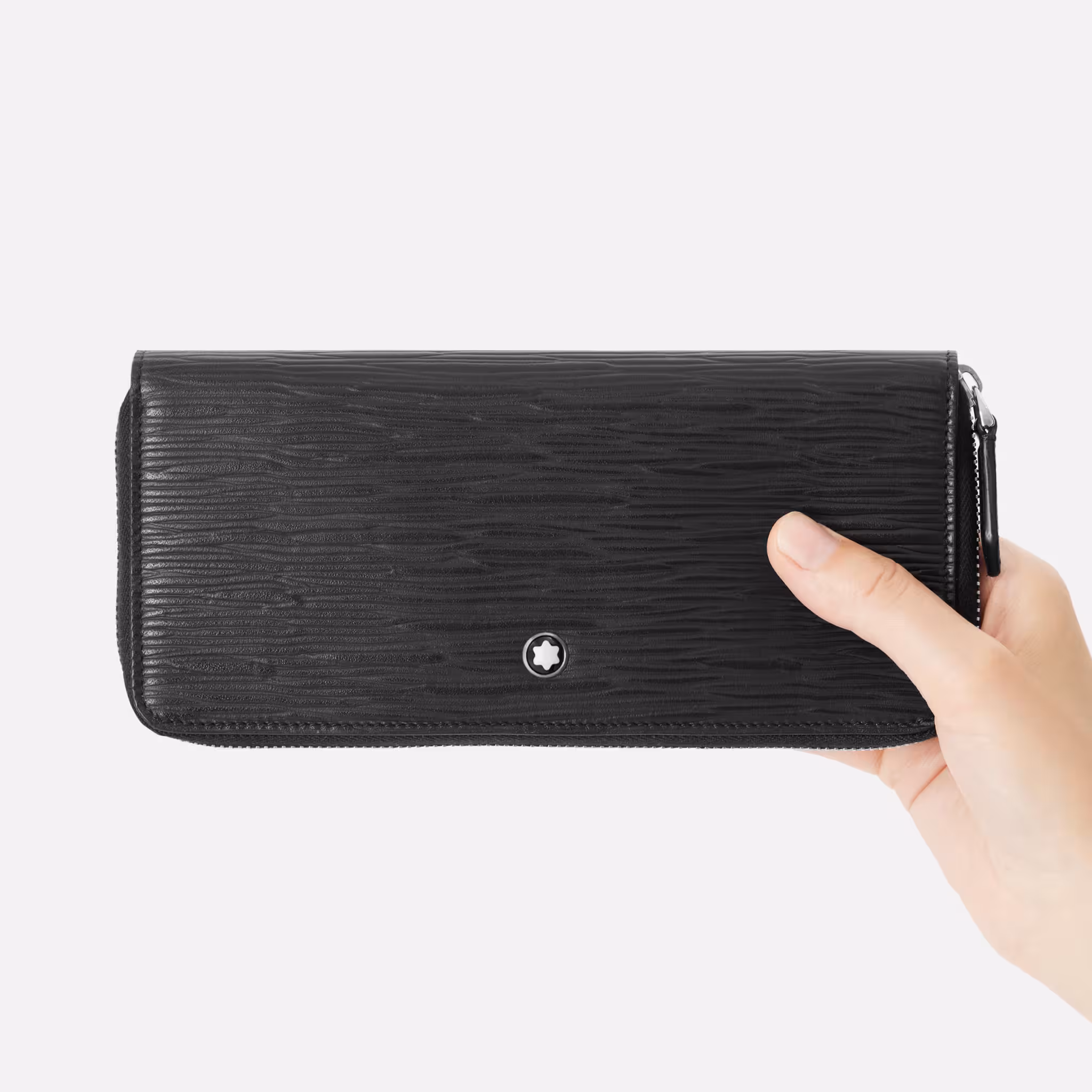 Montblanc 4810 Phone Pouch: sicurezza e stile in un accessorio raffinato