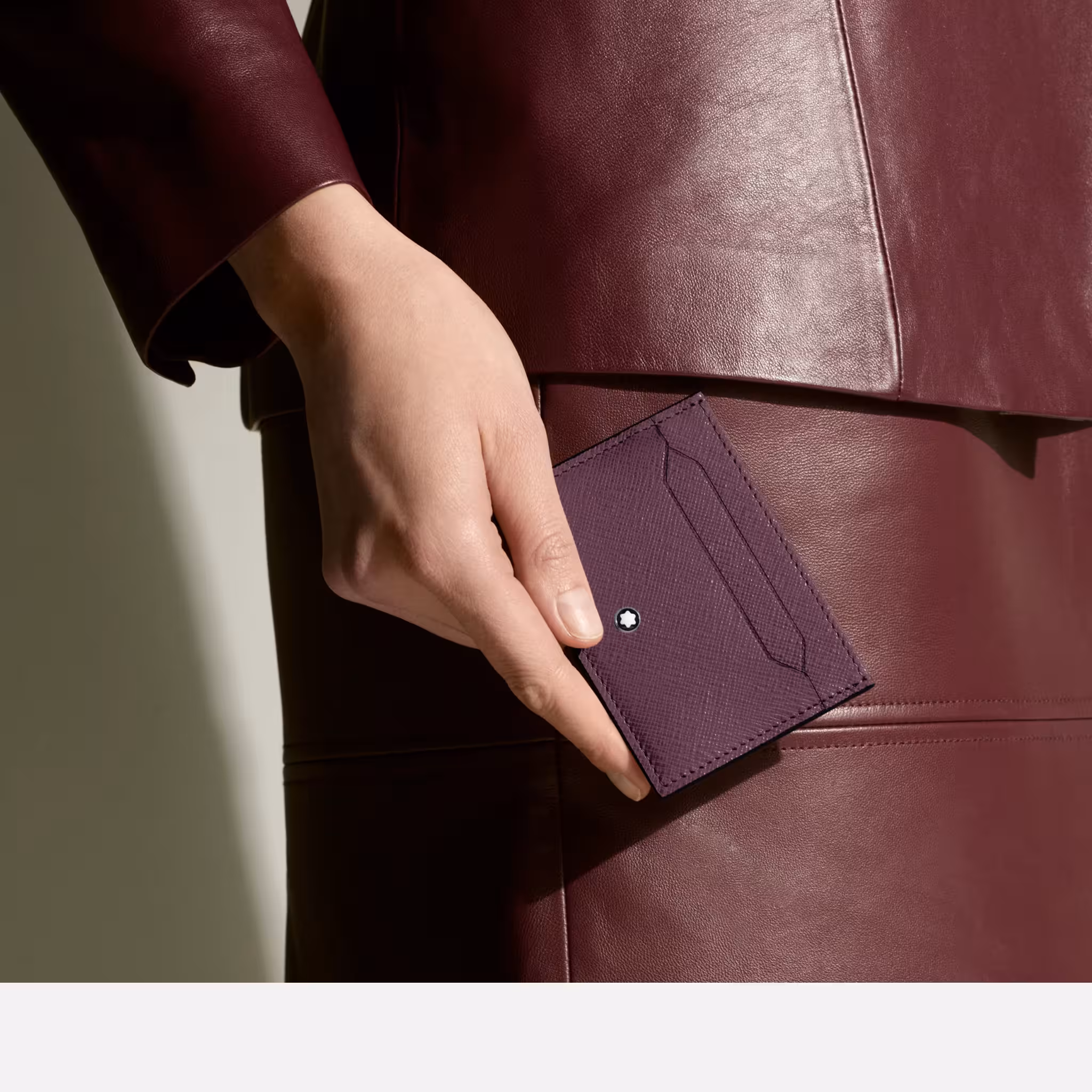 Porta Carte Sartorial 5 Scomparti in Pelle Cassis - Eleganza e Praticità