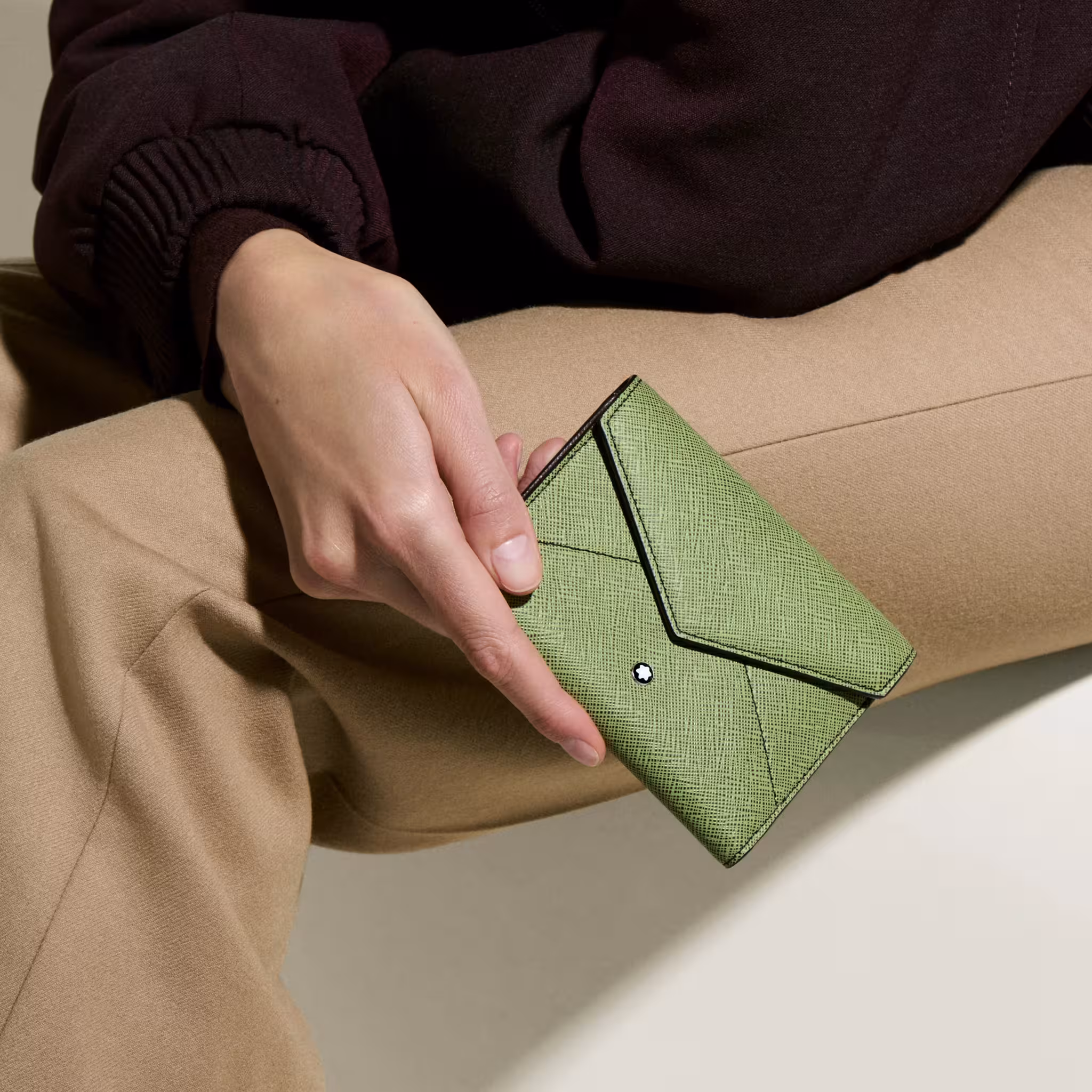 Portafoglio Trio Sartorial Montblanc in pelle Saffiano Multi Lime e Cassis