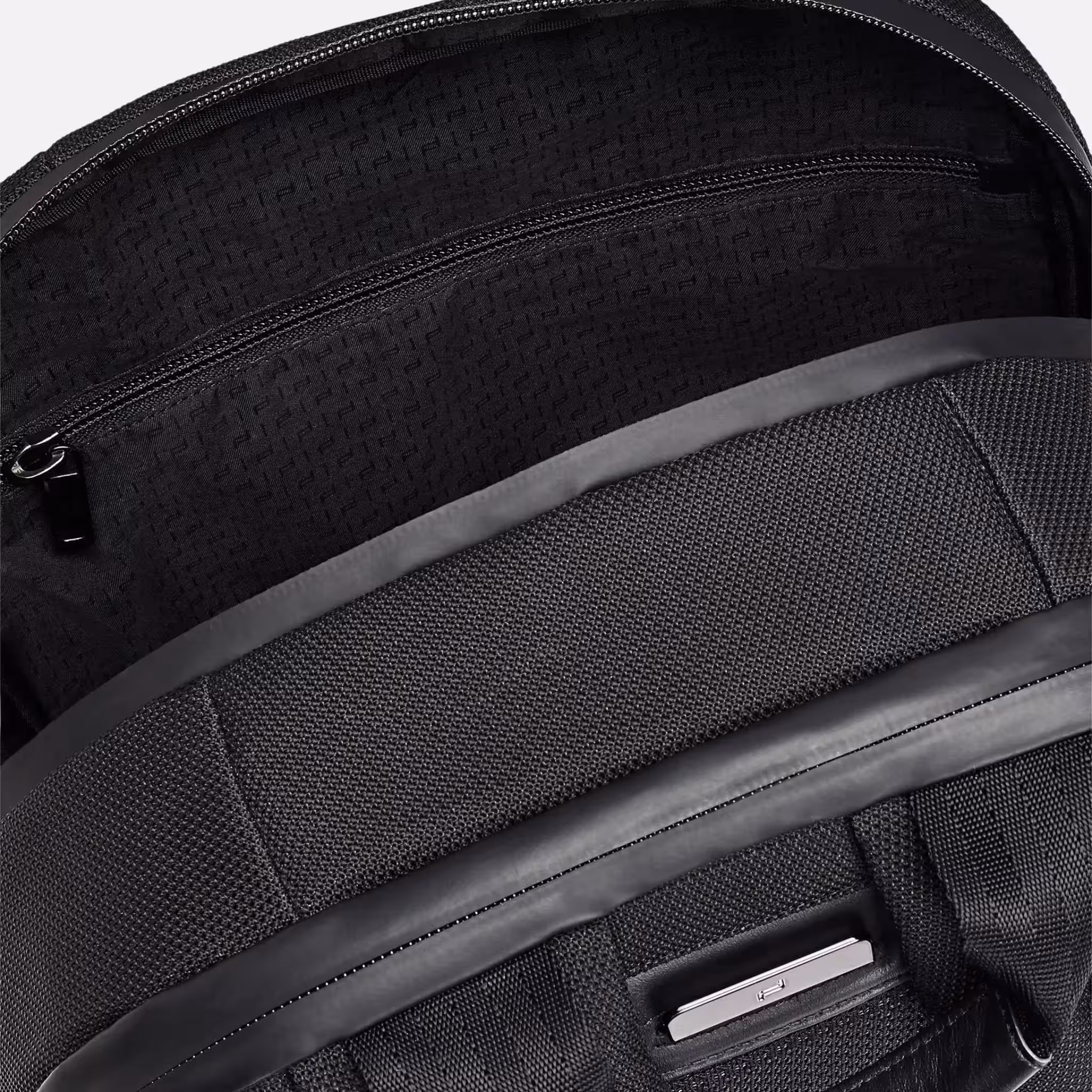 Zaino Porsche Design Roadster Nylon M1 Black - Eleganza e Funzionalità