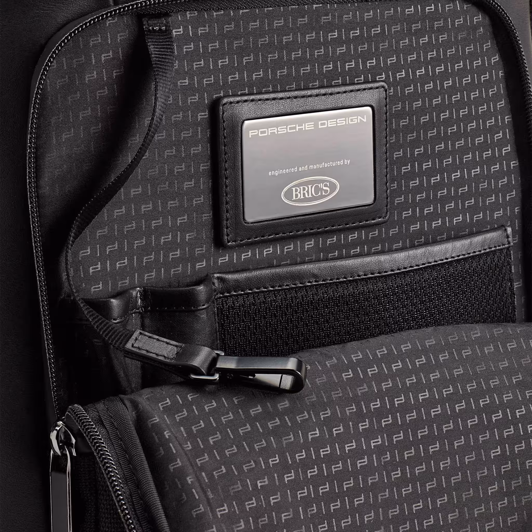 Zaino Porsche Design Roadster Nylon M1 Black - Eleganza e Funzionalità