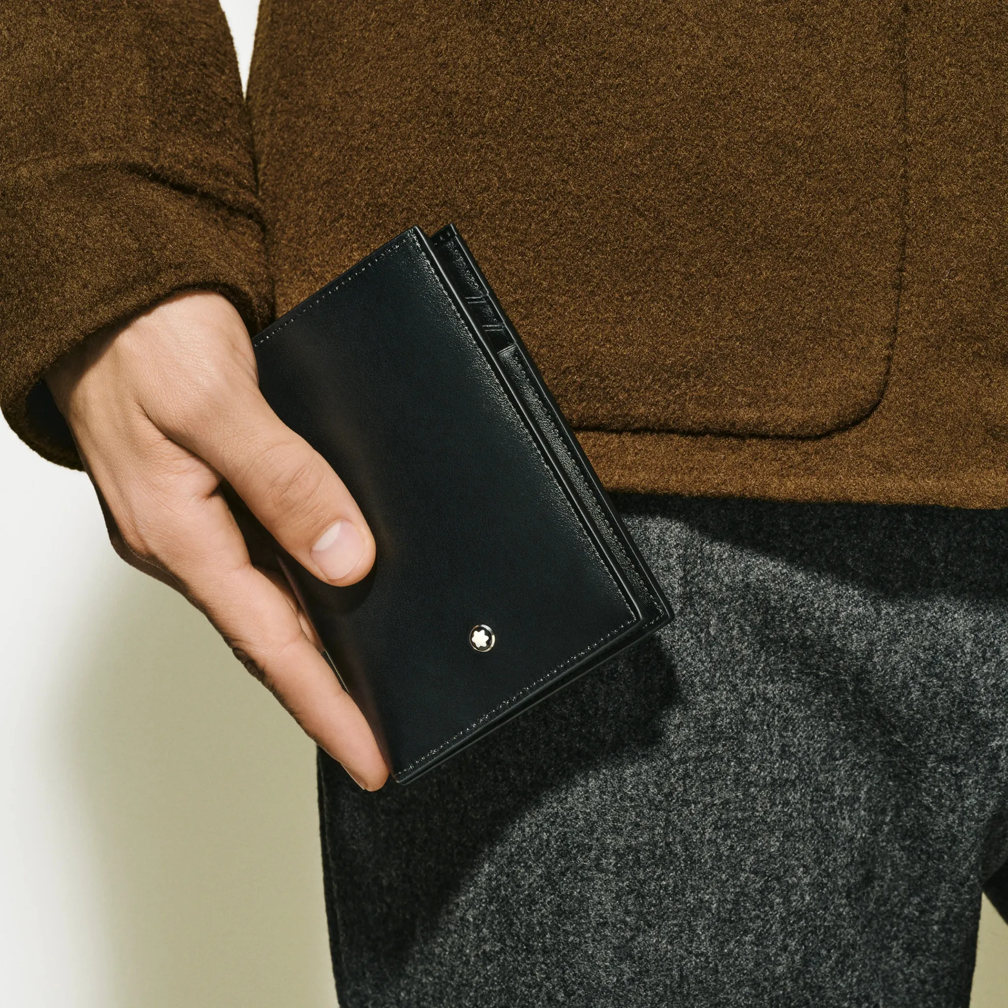 Portafoglio Montblanc Meisterstück in pelle nera con 7 scomparti e porta documento