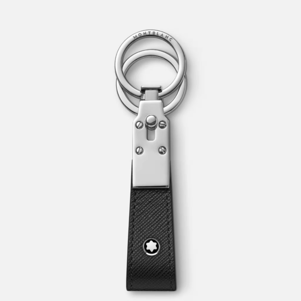 Portachiavi Montblanc Sartorial in pelle nera con finitura Saffiano e doppio anello in metallo inciso. Emblema Montblanc visibile alla base.