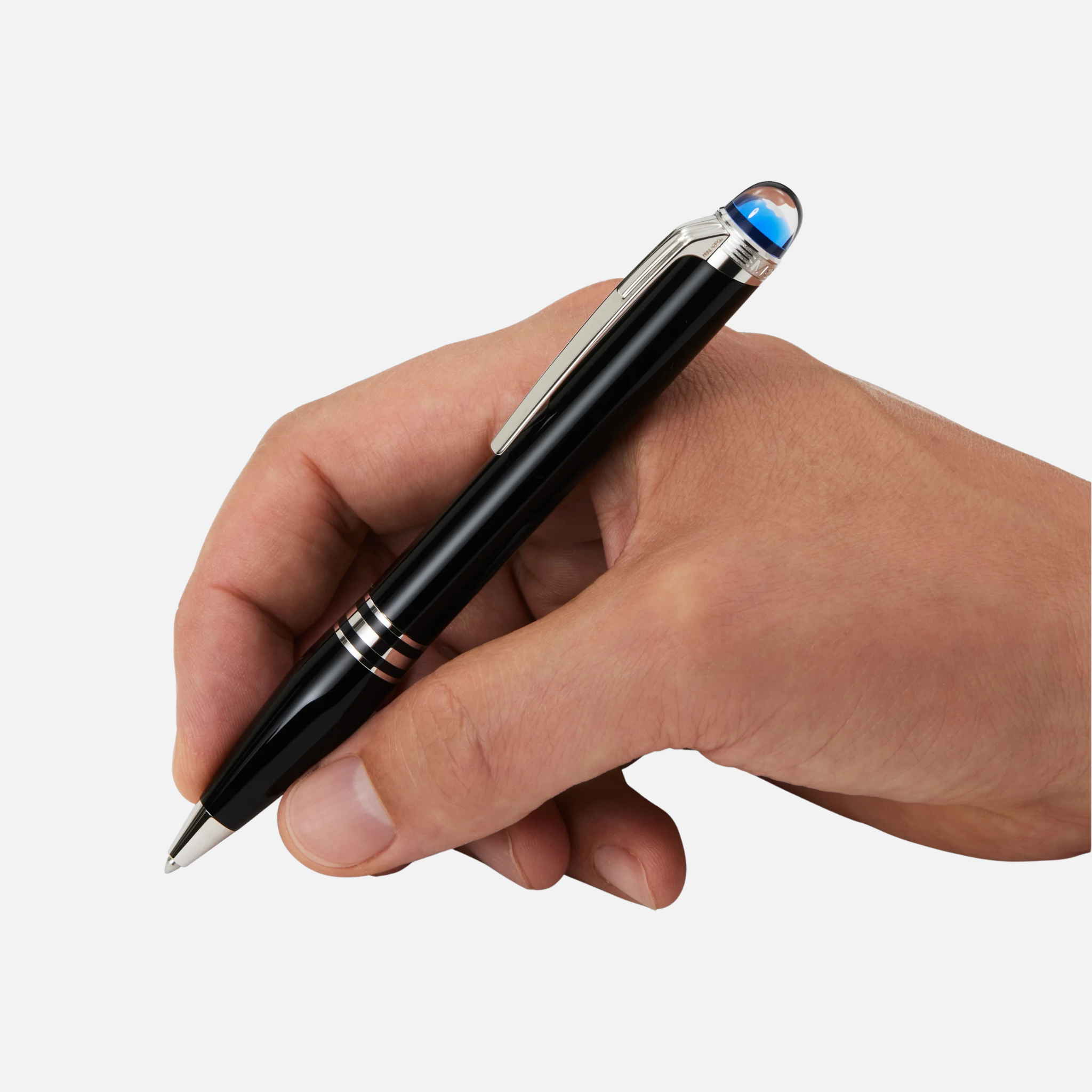 Montblanc StarWalker Penna a Sfera – Dettaglio punta e impugnatura Dettaglio della penna Montblanc StarWalker: punta e impugnatura in resina nera e platino