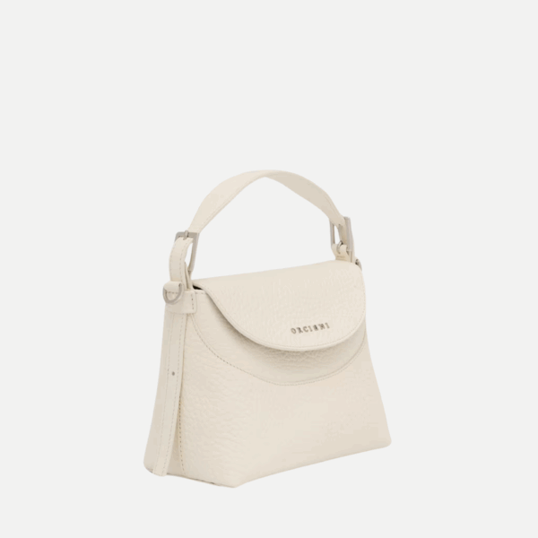 Borsa Orciani Nana Small Soft bianca in pelle martellata con patta sagomata e logo argento