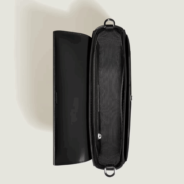 Montblanc Messenger Bag 4810 – Borsa compatta in pelle nera con texture corteccia - immagine 7