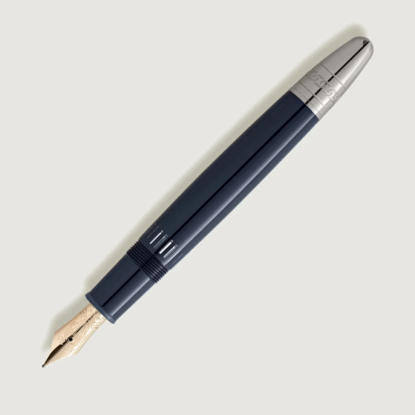 Penna stilografica Montblanc con corpo blu, cappuccio argento inciso e pennino in oro decorato