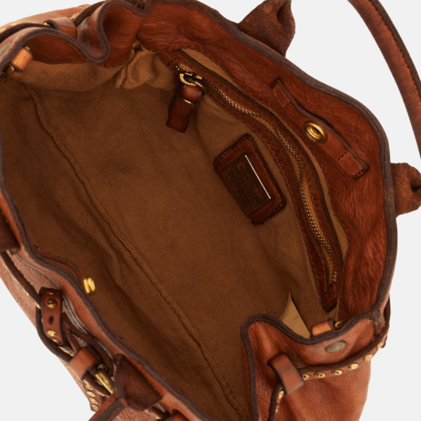 Interno borsa Campomaggi Kura Shopping Cognac con tasca zip e etichetta in pelle