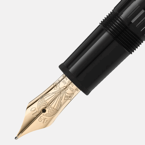 Dettaglio del pennino in oro 14K della stilografica Montblanc 80 Days LeGrand con incisioni “4810” e “Montblanc 14K 585”