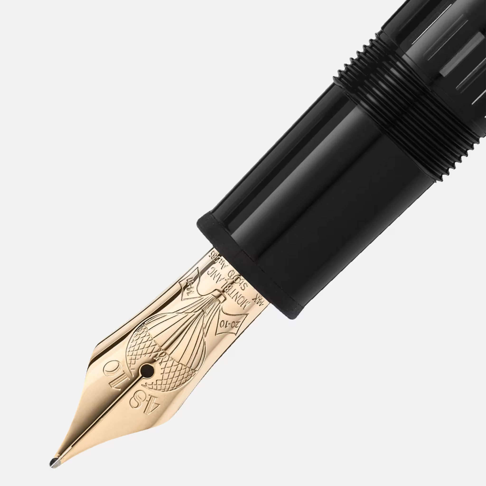 Dettaglio del pennino in oro 14K della stilografica Montblanc 80 Days LeGrand con incisioni “4810” e “Montblanc 14K 585”