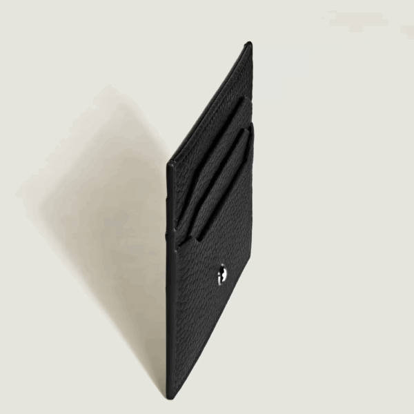 Porta carte Montblanc nero in pelle testurizzata visto in verticale con due slot e logo centrale