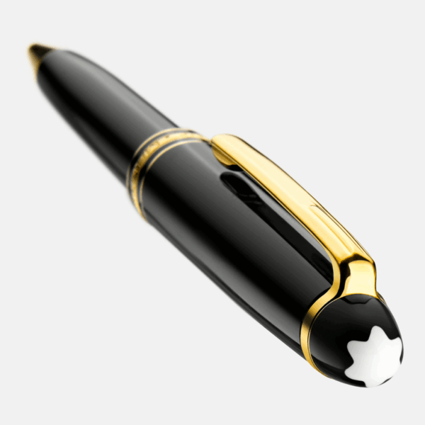 Dettaglio cappuccio con emblema Montblanc intarsiato su penna LeGrand Gold-Coated
