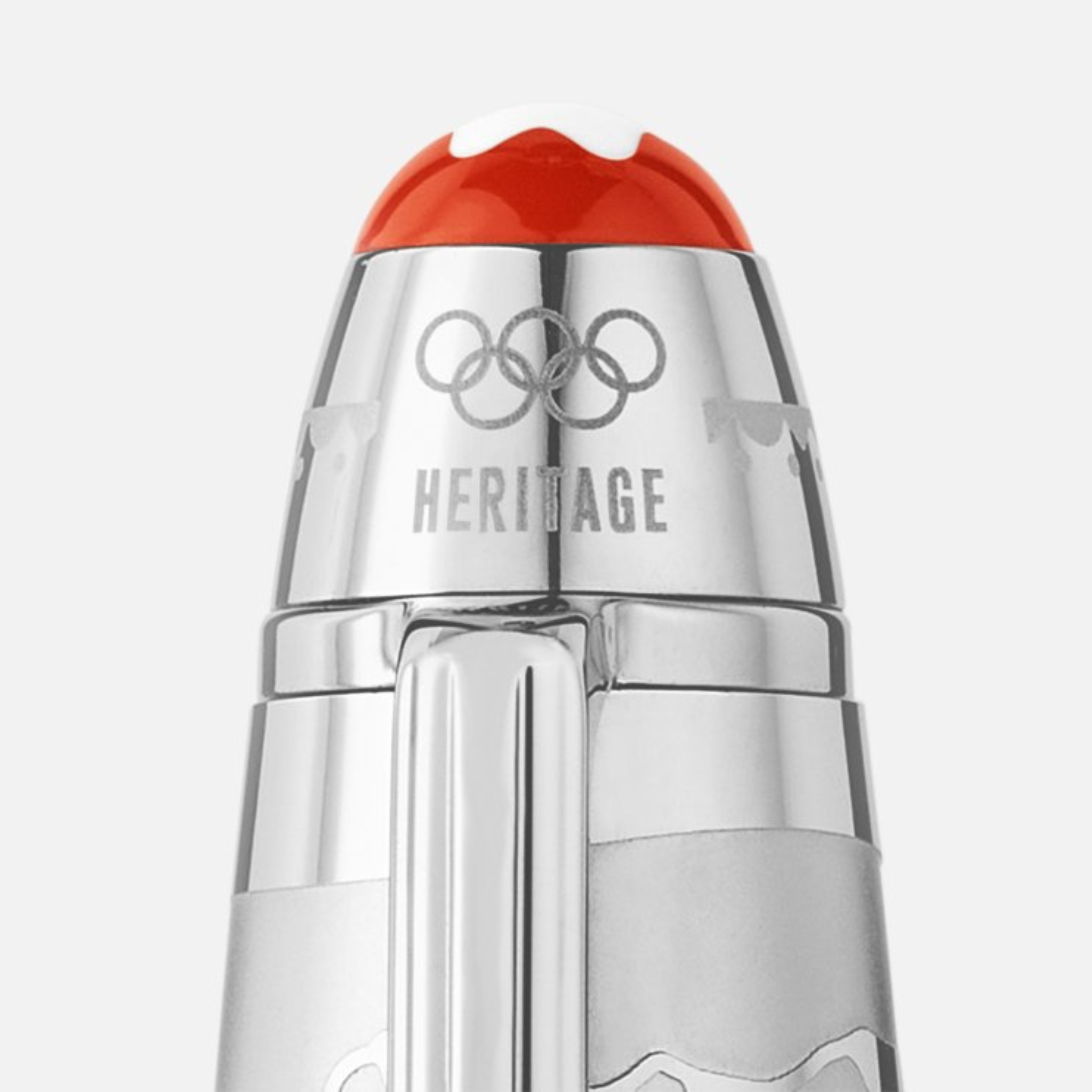 Dettaglio cappuccio penna Montblanc Olympic Heritage con cerchi olimpici e paesaggio inciso
