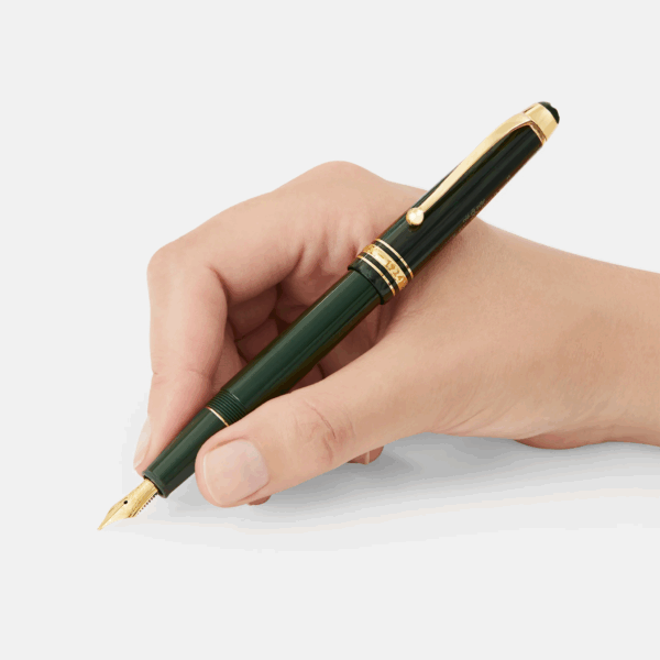 Stilografica Montblanc Origin Classique impugnata, con finiture oro