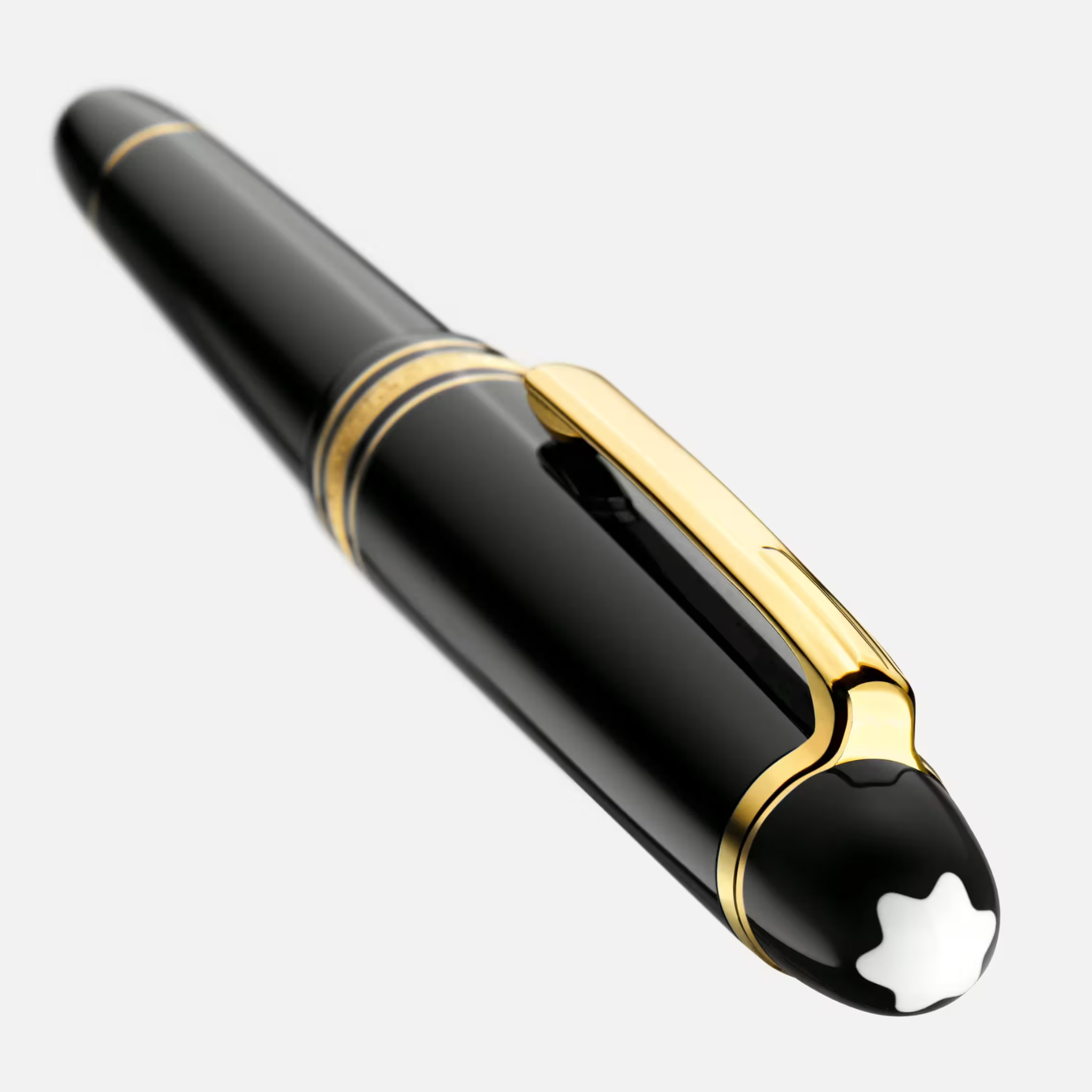 Cappuccio Montblanc con clip dorata e emblema bianco
