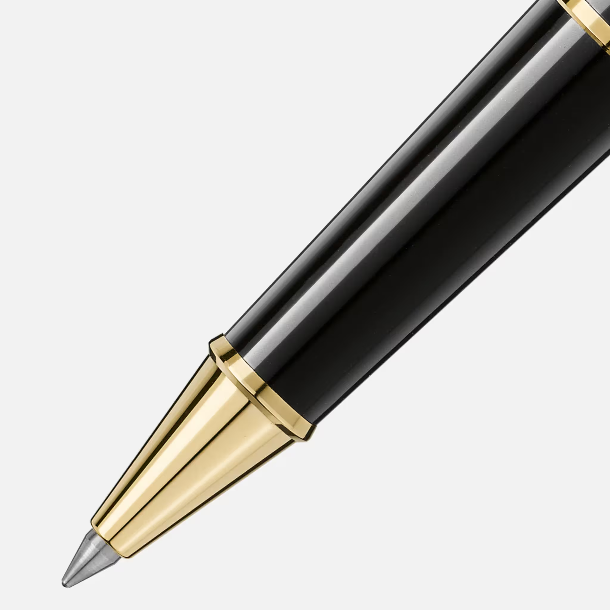 Dettaglio punta roller Montblanc con finitura oro