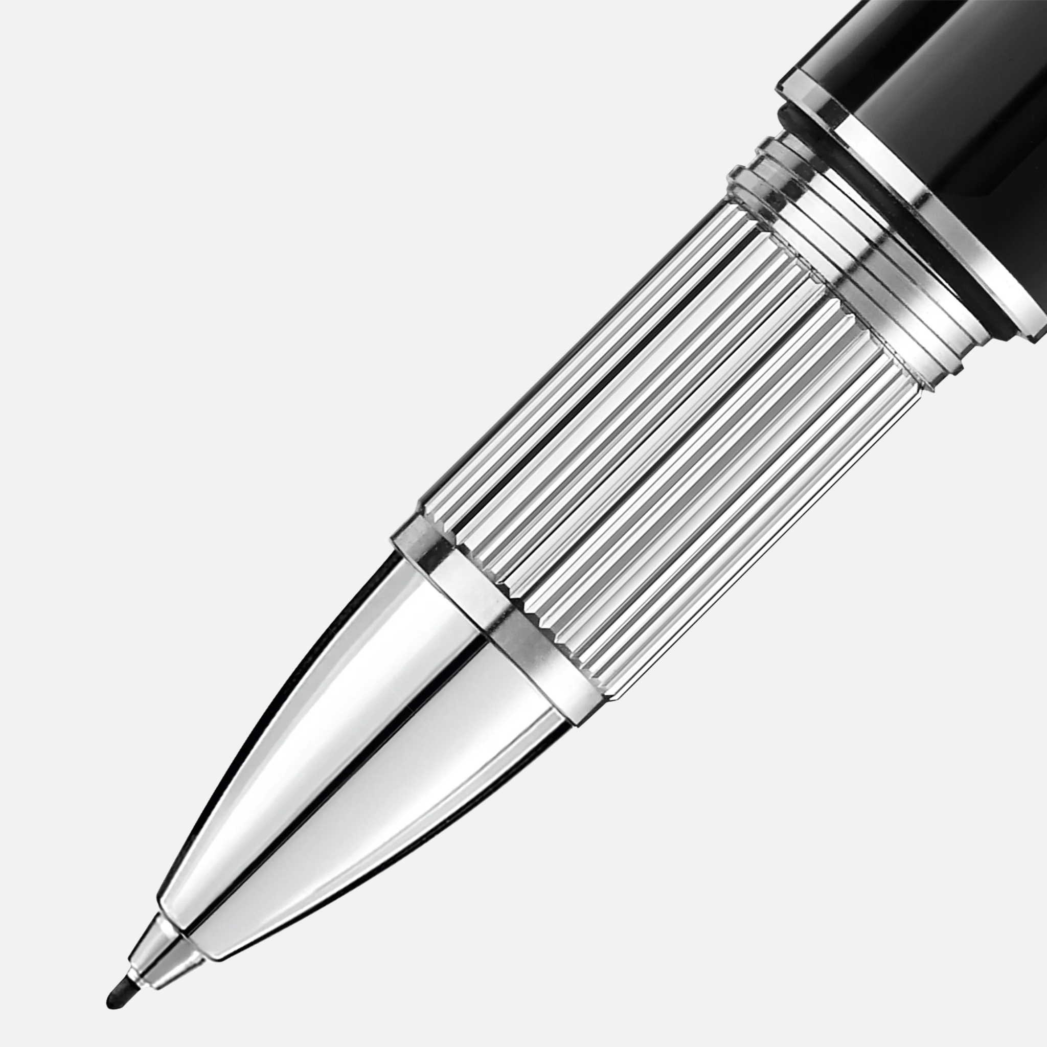 Dettaglio puntale Montblanc StarWalker Fineliner, zigrinatura metallica e tratto elegante