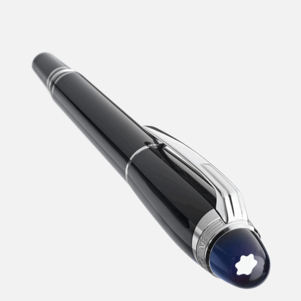Montblanc StarWalker Fineliner in resina nera e platino, vista orizzontale su fondo neutro