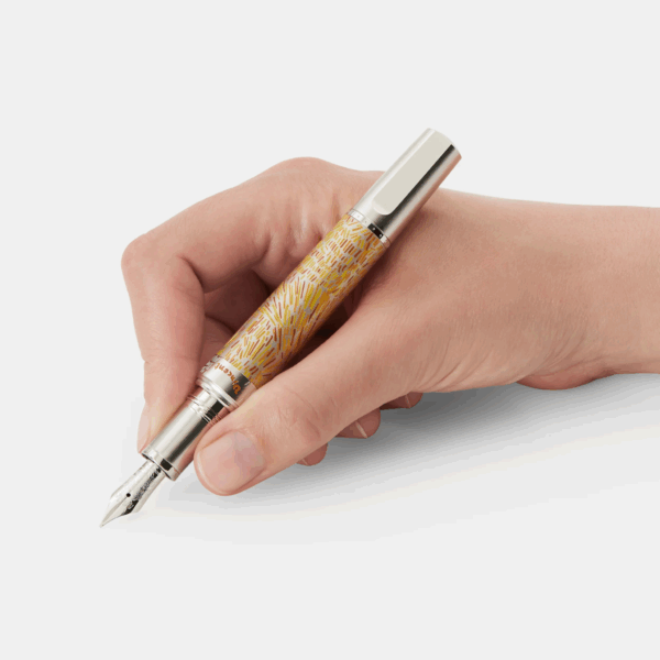 Penna Montblanc Van Gogh impugnata con cappuccio marrone e dettagli platinati