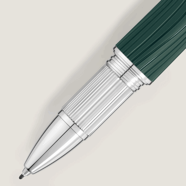 Dettaglio penna Montblanc StarWalker PolarGreen con punta metallica e impugnatura zigrinata