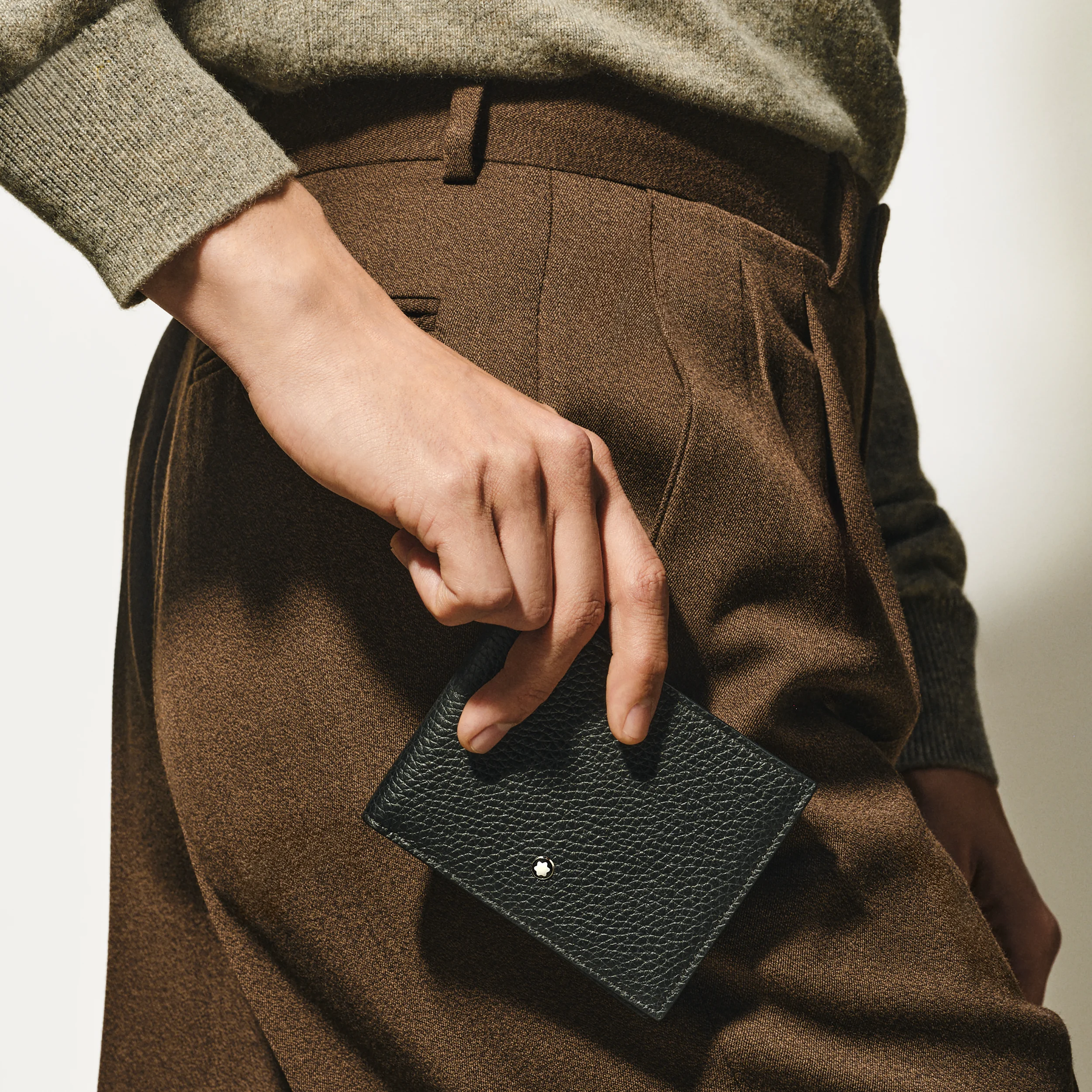 Portafoglio Montblanc Soft Grain Nero in pelle di lusso con 6 slot carte