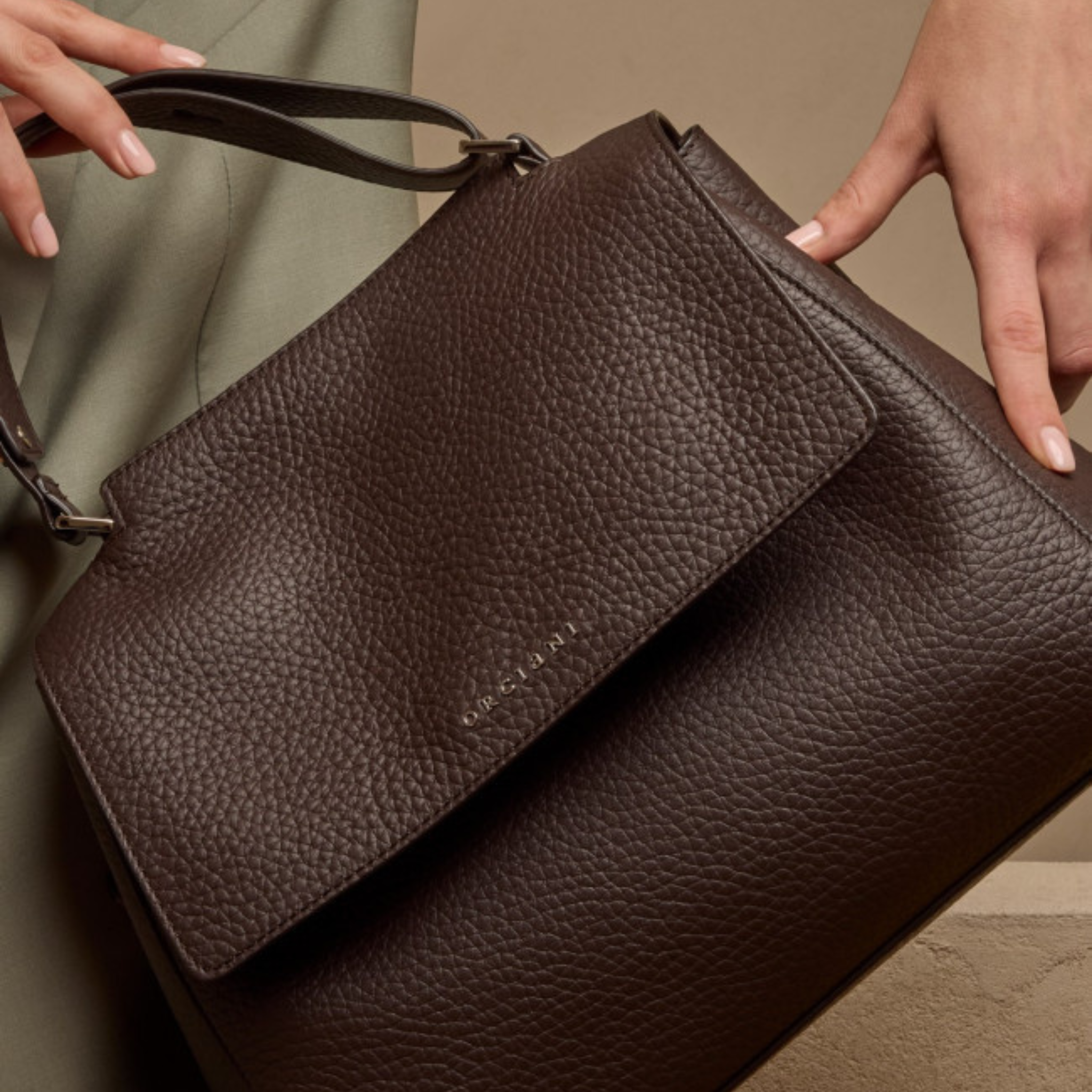 Borsa Sveva Soft Media Orciani a spalla in pelle martellata con tracolla