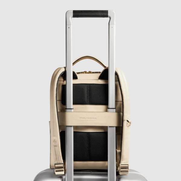 Zaino Piquadro pelle beige con fascia posteriore per trolley