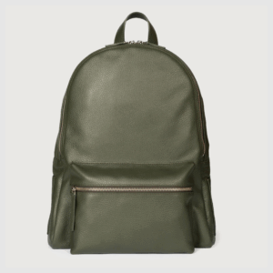 Zaino Micron Orciani pelle oliva – vista frontale con tasca e doppia zip